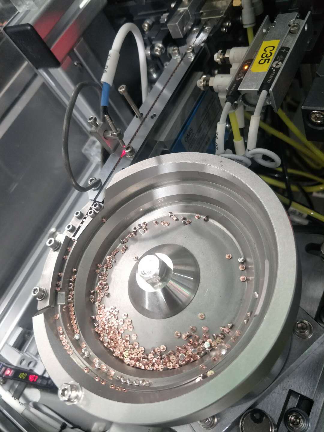 精密鉚釘振動(dòng)盤